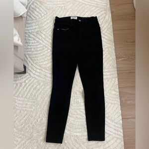 FRAME Ali High Rise Cigarette Jean in NOIR. Size 28